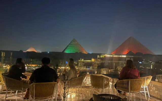 Sunshine Pyramids View Inn