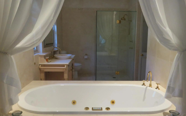 Victoria's at Ewingsdale