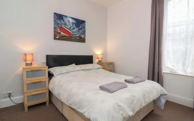 6 Searock Apartments