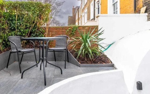 Sleek & Well-connected Studio Flat Archway!