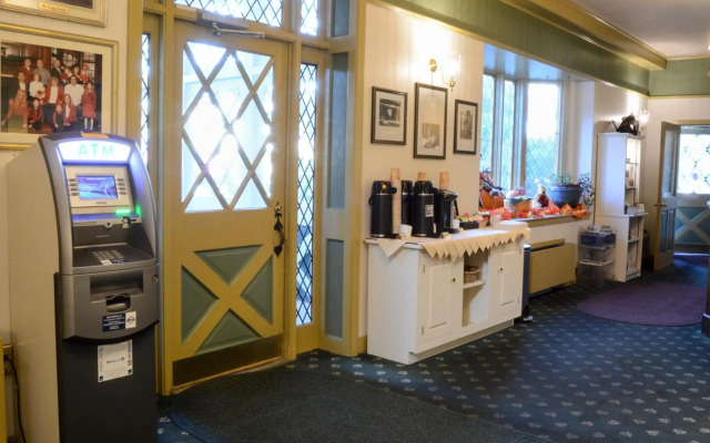 Lamie's Inn and The Old Salt Restaurant