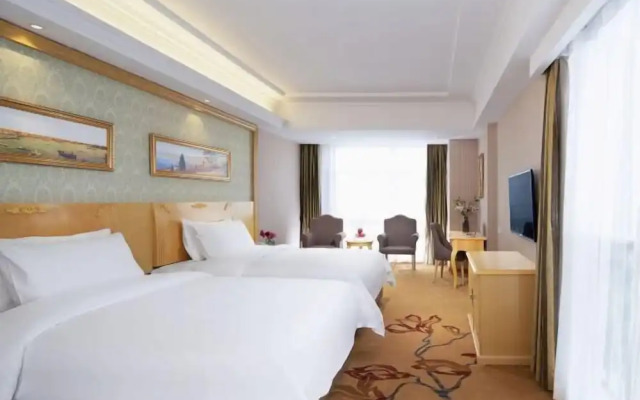 Vienna Hotel (Lingshan Liufengshan Pedestrian Street)