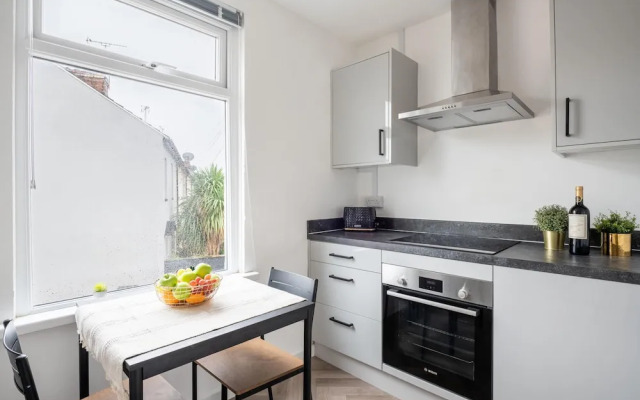 96 Caerleon Road Apartment C