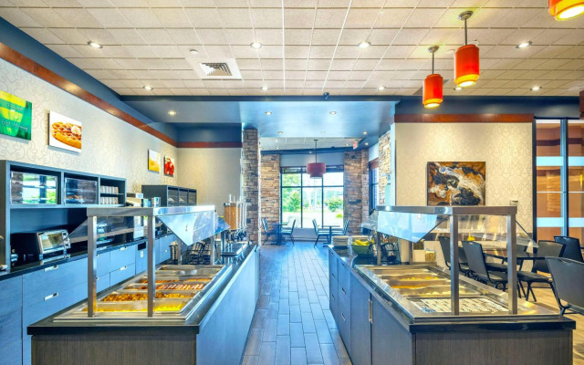 Quality Inn & Suites Levis