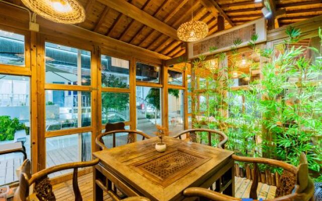 Hongcun Mountain Moon Bolu Homestay