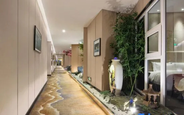 QIANNA HOTEL JOURNEY(Zhengzhou East Station Zhengdong MixC Mall)