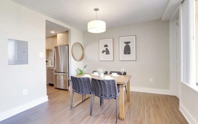 Crystal City Modern Apt w Gym