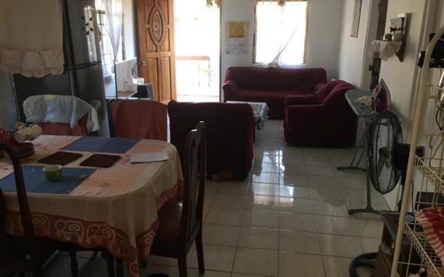 Chona and Christophe Guesthouse - Masbate