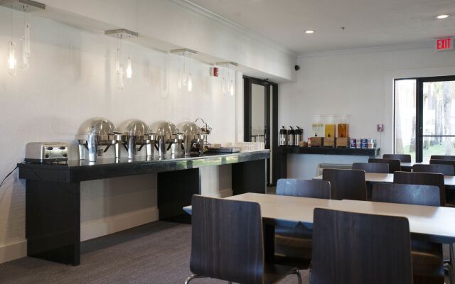 West Wing Hotel, an Ascend Hotel Collection Member