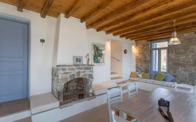 An Amazing Stone Villa-b in Serifos w Shared Pool