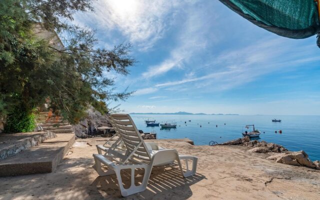 Stunning Home in Zavalatica With Wifi and 2 Bedrooms