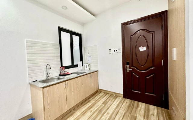 RedDoorz Plus near E-Town 2