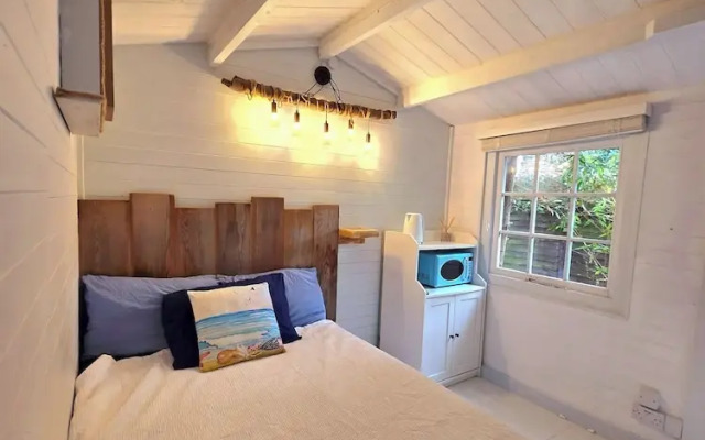 Coastal Cosy Cabin With hot tub
