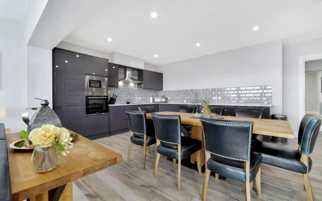 BayView Luxury 4 Bedroom Penthouse