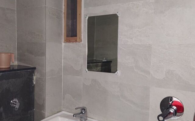 Hotel The Raja Palace