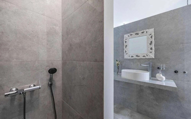 Latchi Infinity Blue