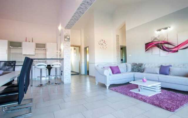 Villa Ava