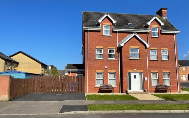 The Grove, Portrush (Sleeps 14) 6 bedrooms.