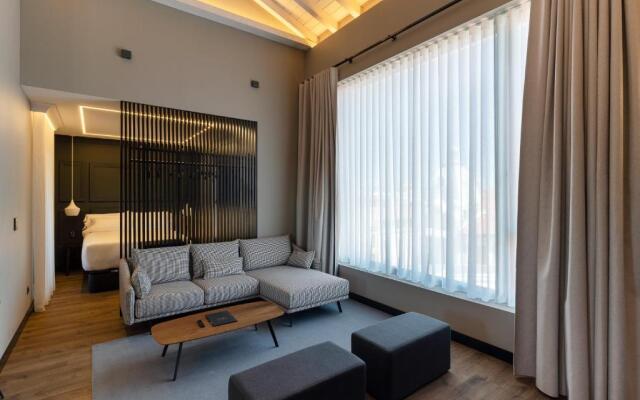 Mauro Suites