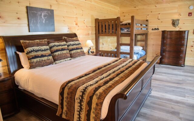 Mansion in the Sky - Eleven Bedroom Cabin