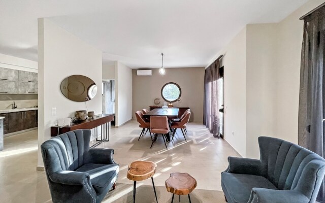 Luxury Rental Villa for 14 People