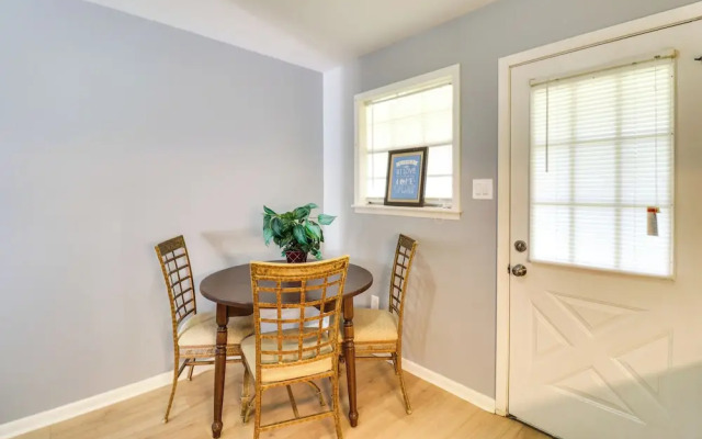 Walk to Eats & Entertainment: Home in Brookhaven