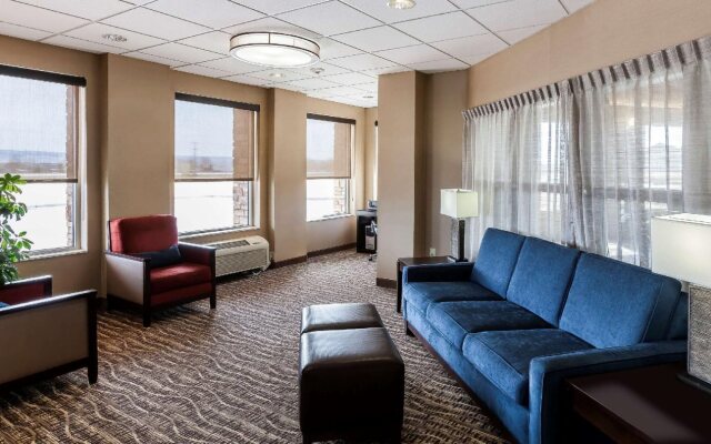 Comfort Inn & Suites Near University of Wyoming
