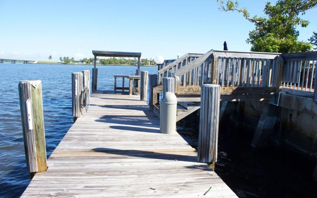 Palm Beach Waterfront Suites