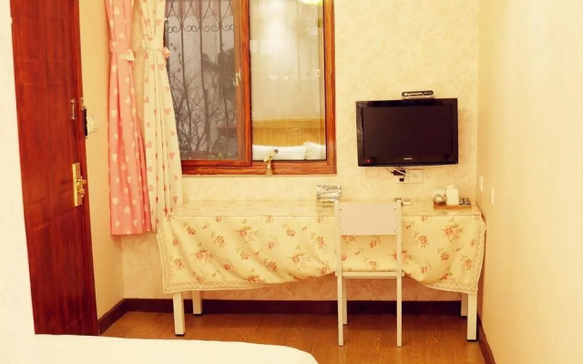 Lingyin Tangchao Hostel