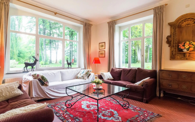 Beautiful Mansion in Beauplateau near Forest - фото 3