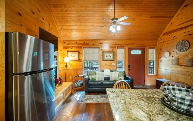 Sunset Ridge Cozy Cabin for 6