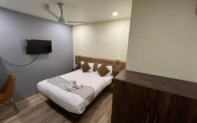Hotel The Mall Inn by MNG Rooms