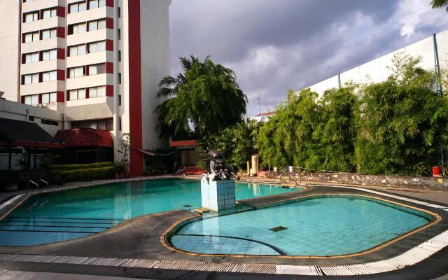 Capital O 1963 Hotel The New Benakutai