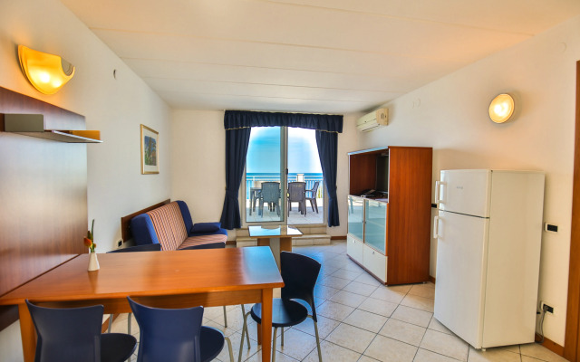 Splendid Golden Rocks Resort
