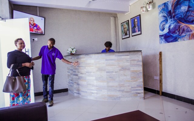 B10 Airport Lodge