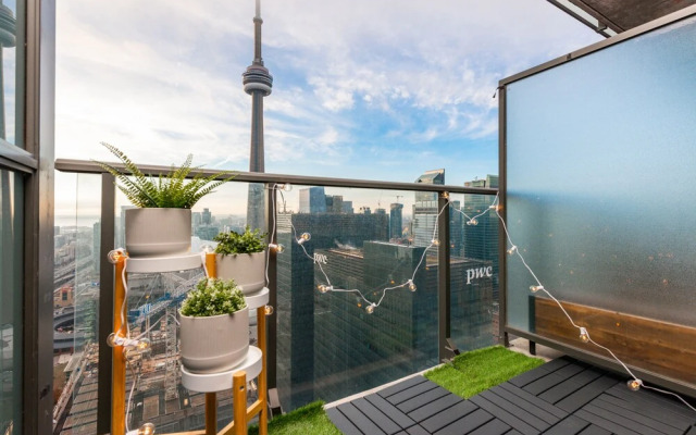 QuickStay - Elegant & Modern Condo, CN Tower Views