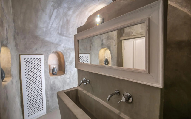 Morfi Cave House