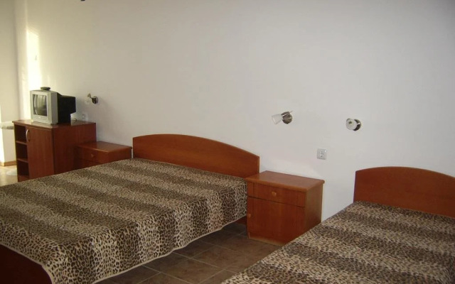 Tzonevi Guest House