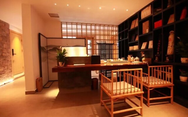 Yinlu Bedroom Fenghuang Hongqiao Shop