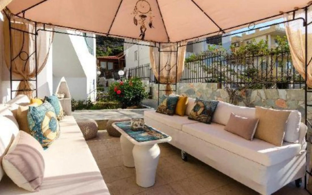 Aglaia Apartments & Studios