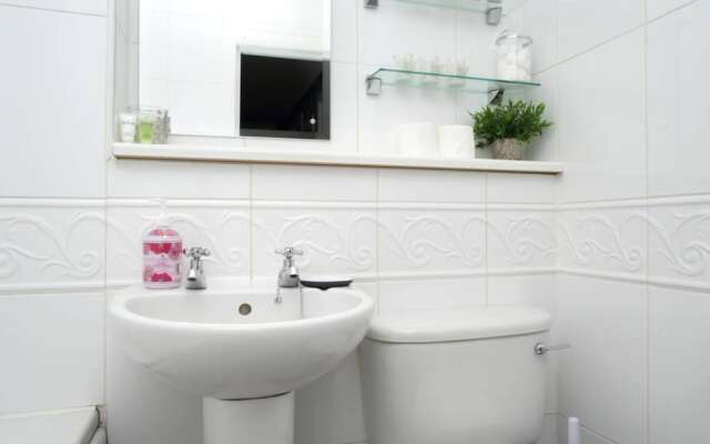 2 Bedroom Flat With Garage Parking