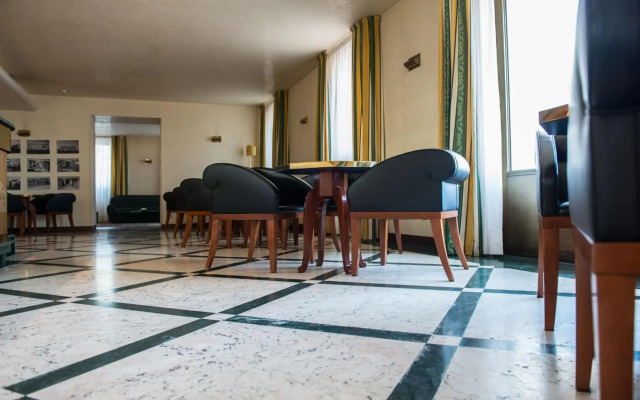 PHI Hotel Astoria
