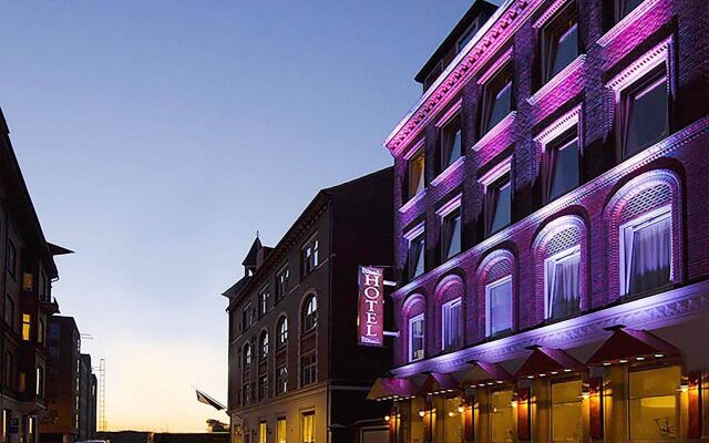 hotelImage