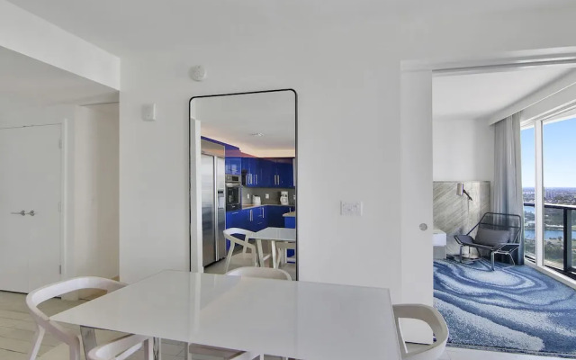 Sapphire Suite Beachfront, Gym + Pool!