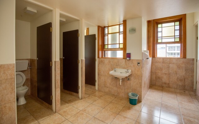 The Cambridge Hotel & Backpackers