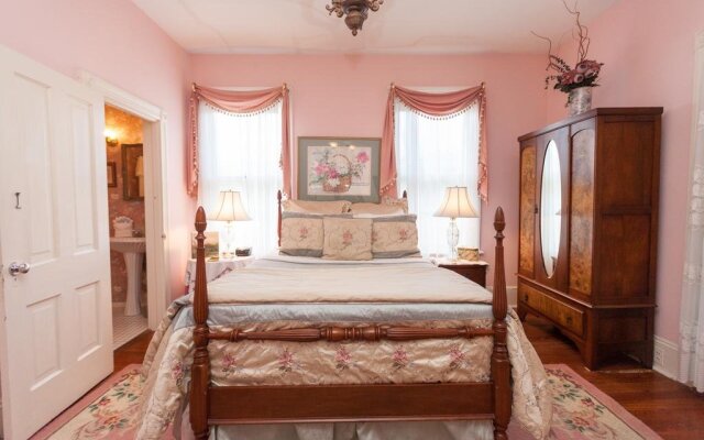 Historic Sevilla House Bed And Breakfast