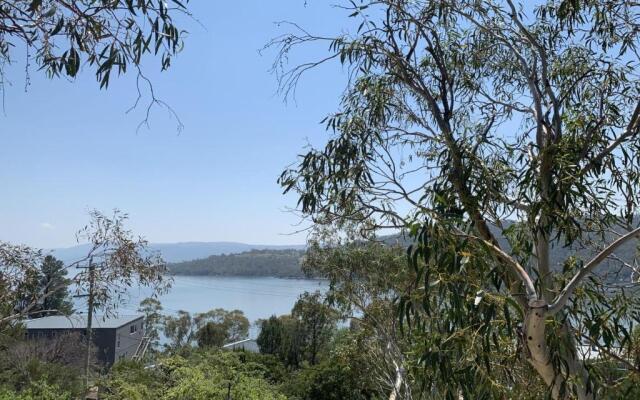 'Matilda' - Spacious & centrally located with great lake views