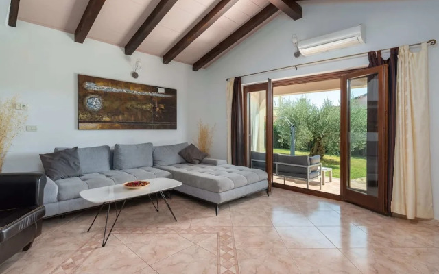 Holiday House in Novigrad With Pool