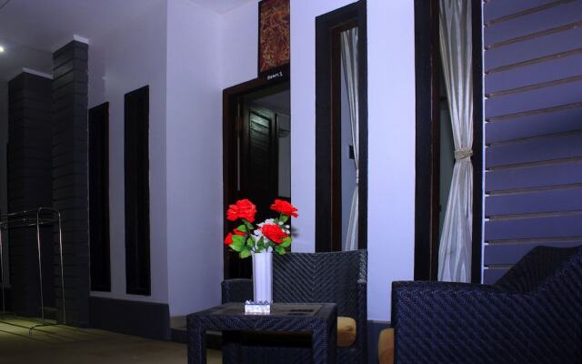 Rumah Putih Abu Abu