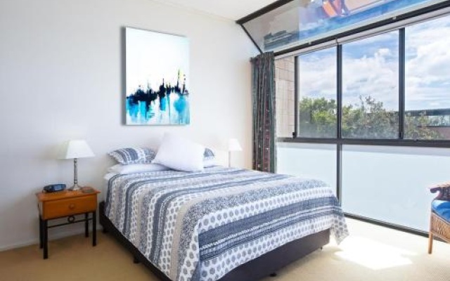Beach View At One Mile', 8/26 One Mile Close - infinity complex pool & WIFI – Guest Rooms – Anna Bay